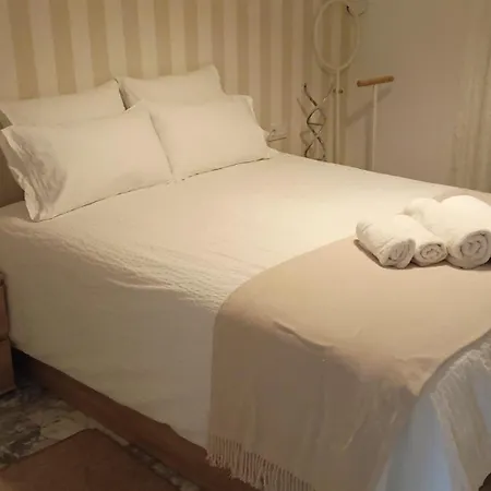 Precioso Junto A La Mezquita. Córdoba