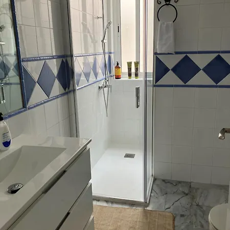 Precioso Junto A La Mezquita.