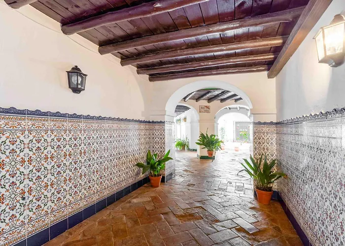 Precioso Junto A La Mezquita. Córdoba