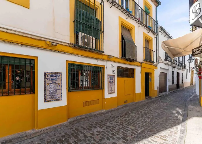 Precioso Junto A La Mezquita. Córdoba